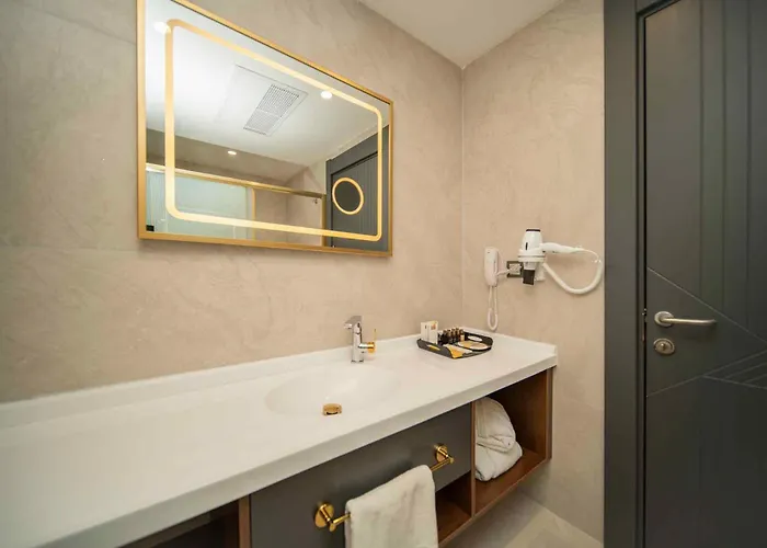 Peony Palace & Wellness